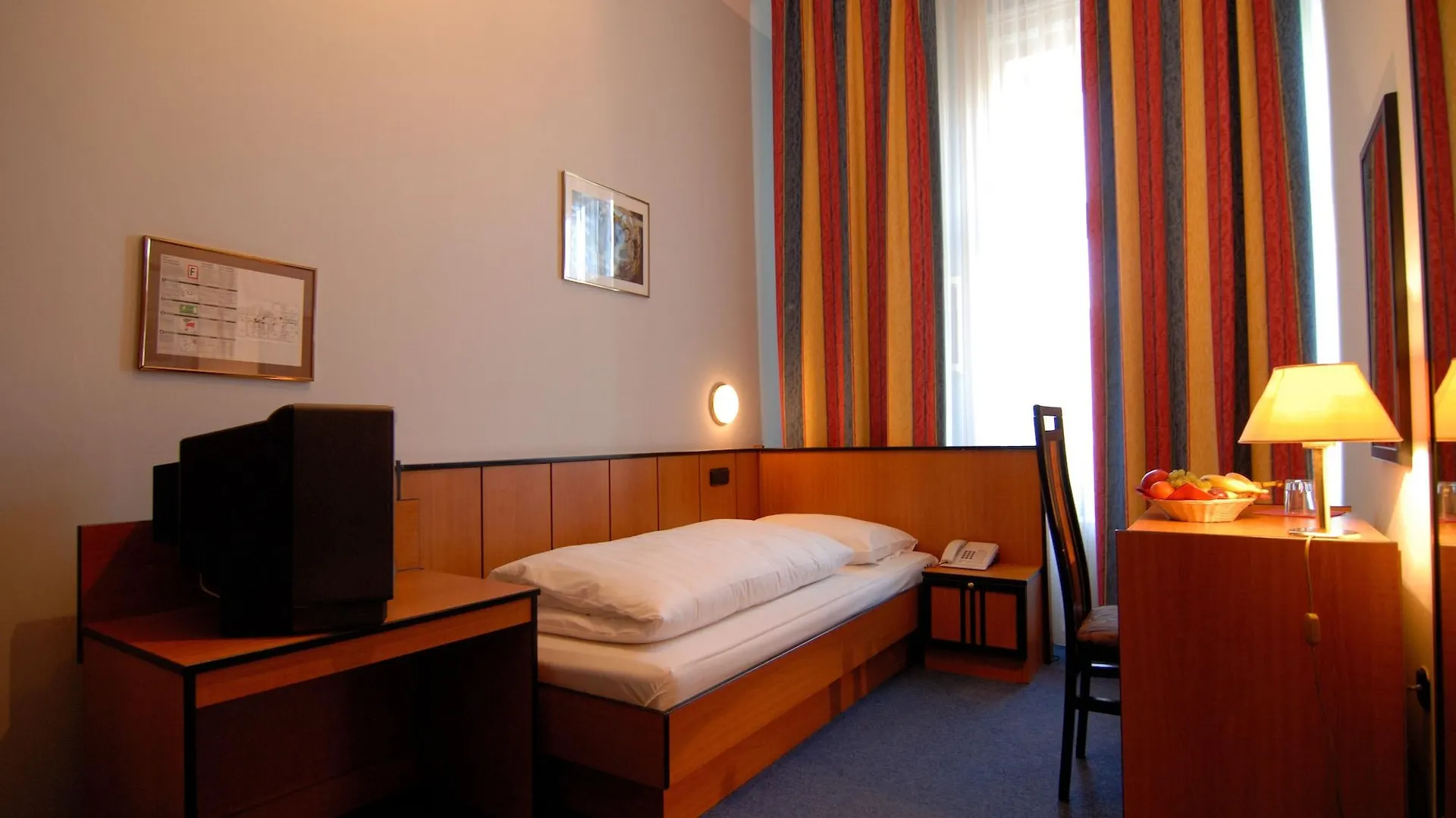 Drei Kronen Hotel Wien City 3*, Bécs